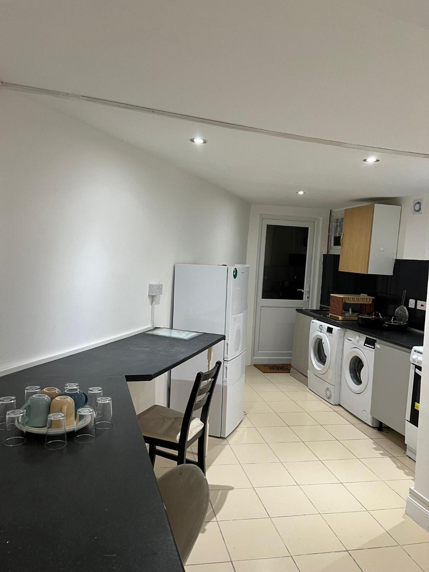 Ferienwohnung Starlet Manor Park London Exterior foto