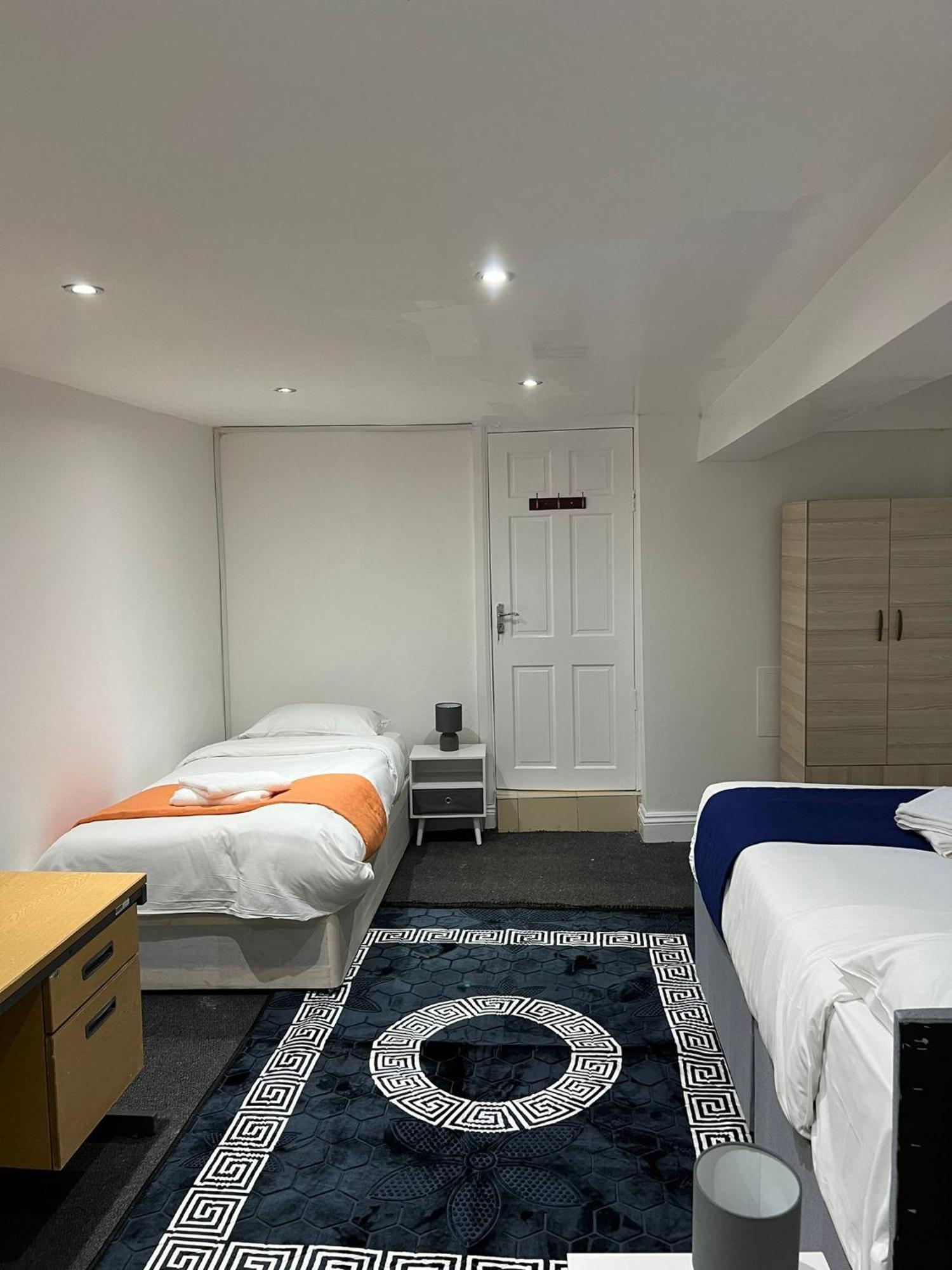 Ferienwohnung Starlet Manor Park London Exterior foto